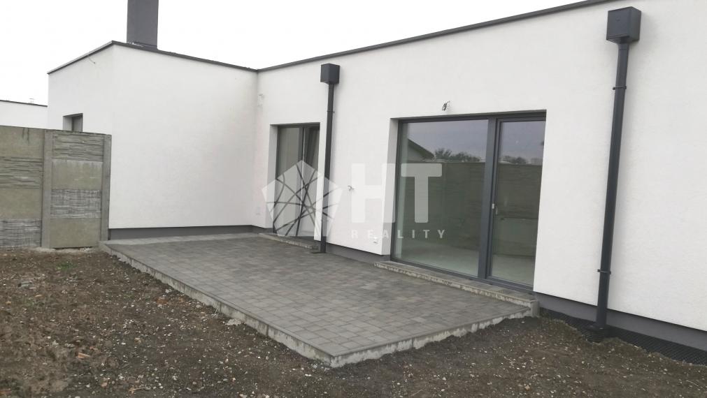 SKOLAUDOVANÝ 4 izbový bungalov - 83m2, pozemok cca 284 m2, Slovenský Grob - Malý raj
