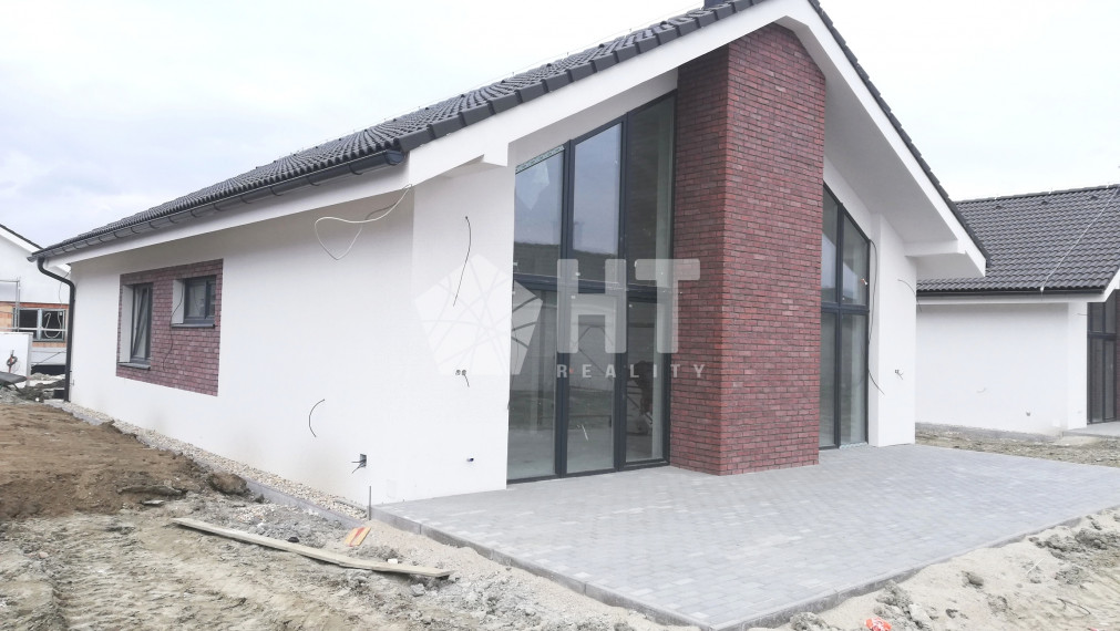 SKOLAUDOVANÝ 5 IZBOVÝ TEHLOVÝ BUNGALOV- ÚP 119 m2, POZEMOK 574 m2, Chorvátsky Grob- IBA 4 KM OD VAJNOR