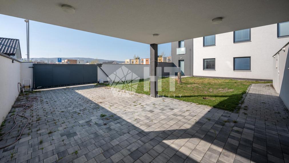 ***Ponúkame na predaj 3 izbový byt s ÚP 111,45m2 s garážou a priestrannou záhradou 219m2***