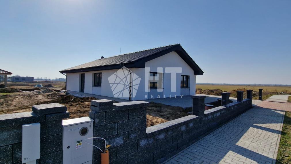 Ponúkame na predaj 5 izbový rodinný dom s ÚP 135,7m2 ,pozemok 663m2, Zohor, Lábska ulica - Kolaudujeme