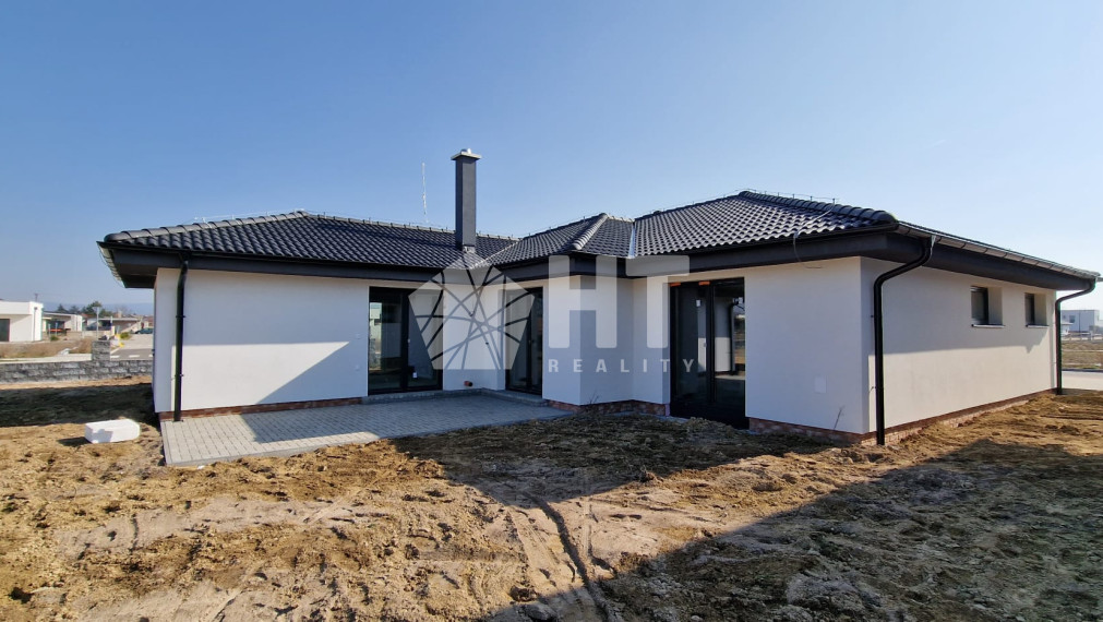 Ponúkame na predaj výnimočný 5 izbový rodinný dom s garážou, Zohor, Smreková ulica - Skolaudované