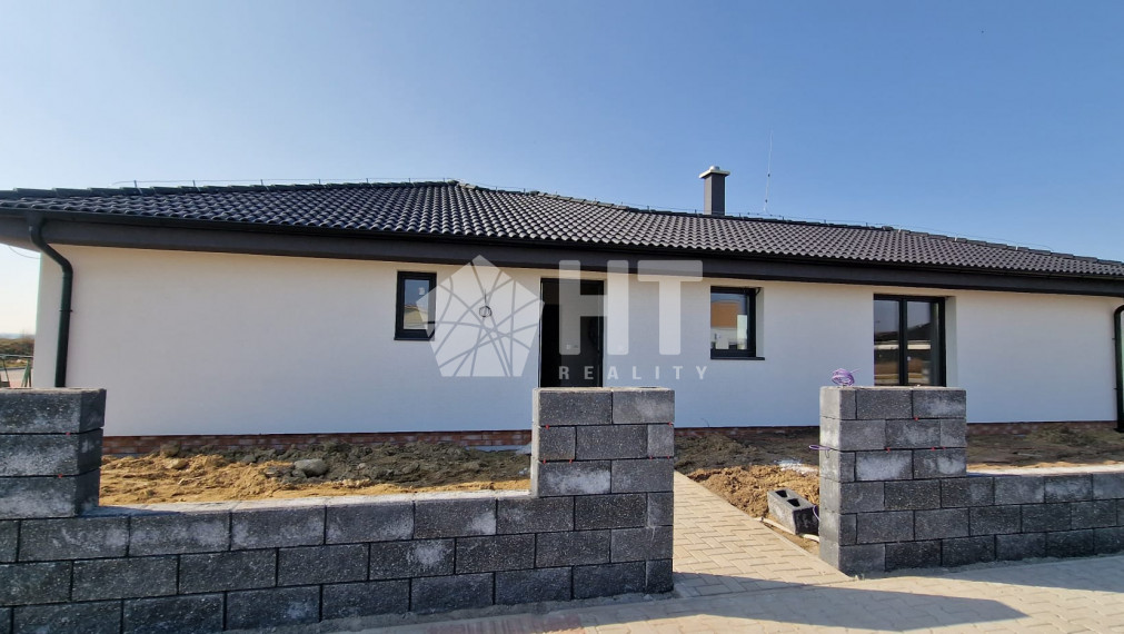 Ponúkame na predaj výnimočný 5 izbový rodinný dom s garážou, Zohor, Smreková ulica - Kolaudujeme