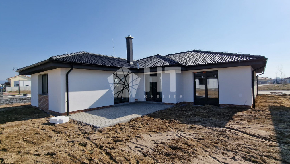 Ponúkame na predaj výnimočný 5 izbový rodinný dom s garážou, Zohor, Smreková ulica - Kolaudujeme