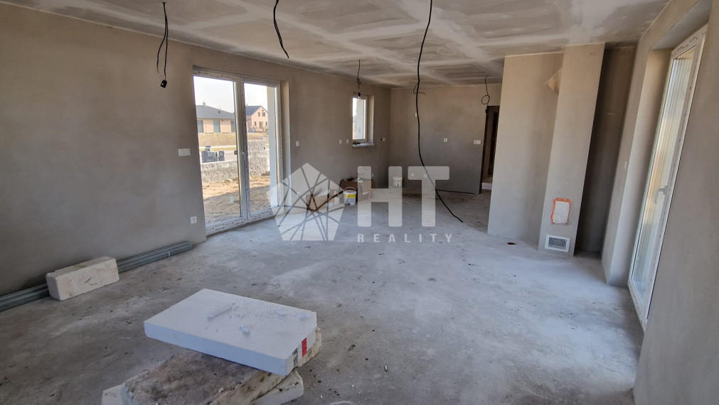 Ponúkame na predaj výnimočný 5 izbový rodinný dom s garážou, Zohor, Smreková ulica - Kolaudujeme