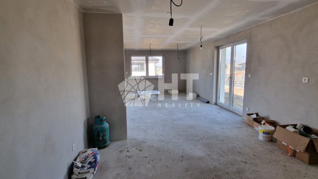 Ponúkame na predaj výnimočný 5 izbový rodinný dom s garážou, Zohor, Smreková ulica - Kolaudujeme