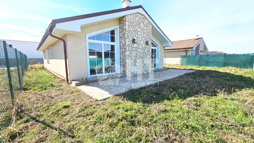 **5 IZBOVÝ SKOLAUDOVANÝ BUNGALOV ** S VYSOKÝMI STROPMI- UP 119,5 m2, POZEMOK 504 m2