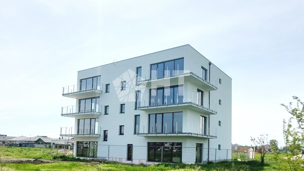 3- izbový byt o výmere 67,92 m2 s pivnicou 1,24 m2 a priestranným balkónom 17,55 m2