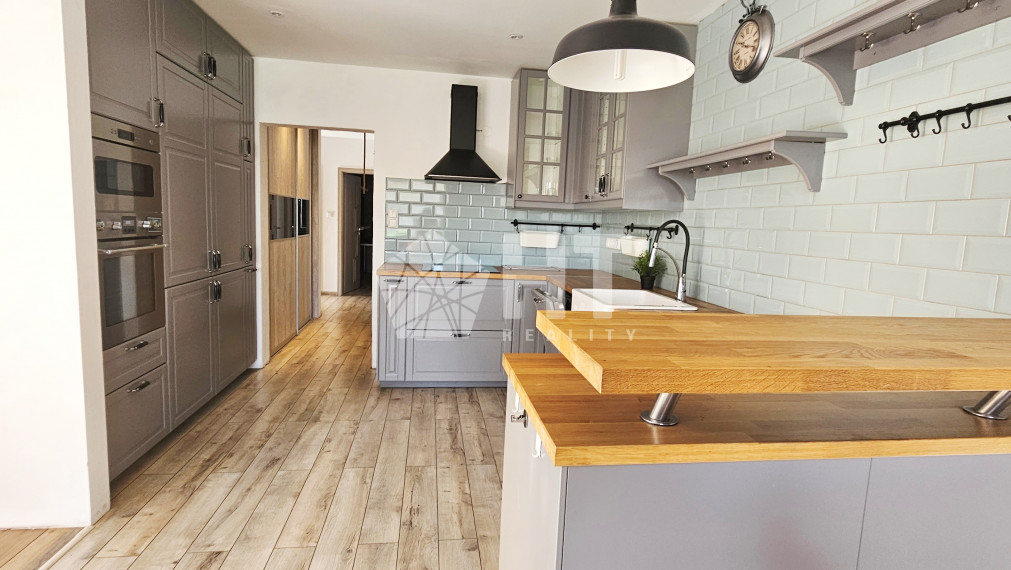 *NOVÁ CENA* 4 izbový, čiastočne zariadený bungalov, pozemok 485 m2