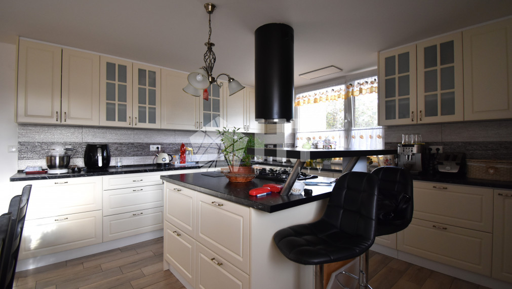 Trojgeneračný RD v tichej lokalite, na pozemku 520 m2 s bazénom, Hlavná, Záhorská Ves
