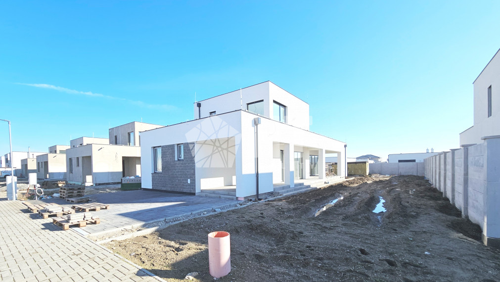 SAMOSTATNE STOJACI 5 izbový 2-podlažný RD s 2 kúpeľňami, ÚP 143 m2, priestranný pozemok 673 m2, Miloslavov – Mesačná ul.