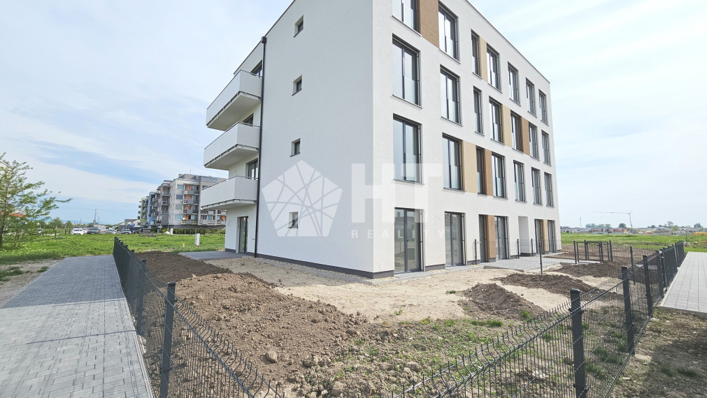 SKOLAUDOVANÝ 3 IZBOVÝ BYT (71 m2) s výhľadom na Karpaty a s VLASTNOU OPLOTENOU 177 m2 ZÁHRADOU