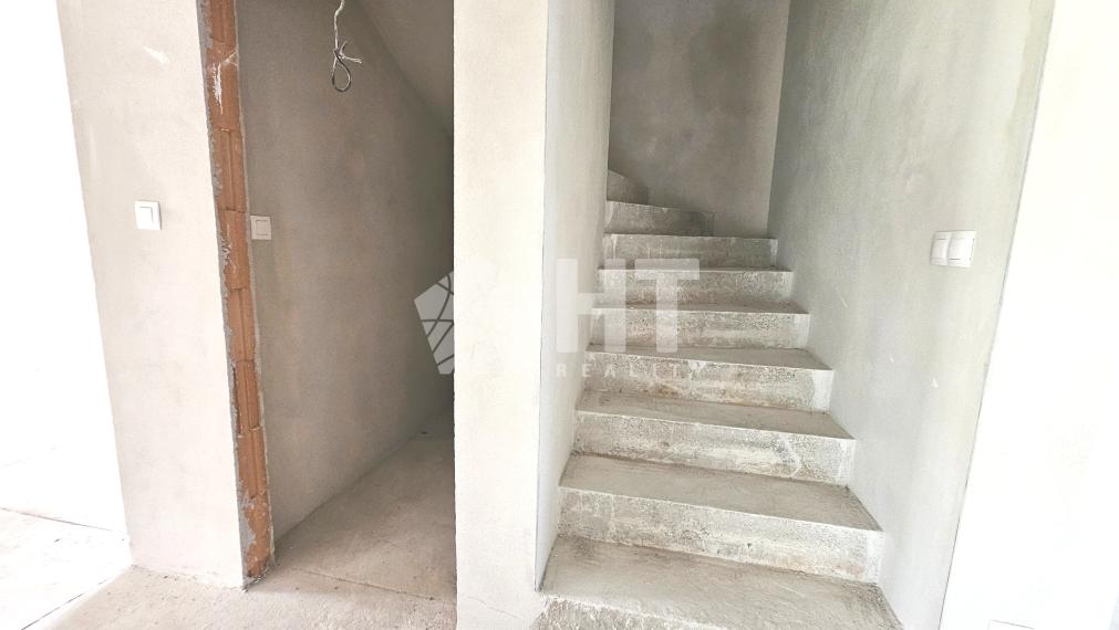 6-izbový rodinný dom s 3 kúpeľňami s ÚP 166 m2, POZEMOK 600 m2, Vinosady, iba 4 km od Pezinka