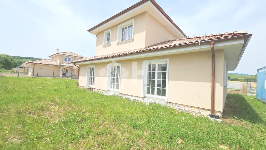 6-izbový rodinný dom s 3 kúpeľňami s ÚP 166 m2, POZEMOK 600 m2, Vinosady, iba 4 km od Pezinka