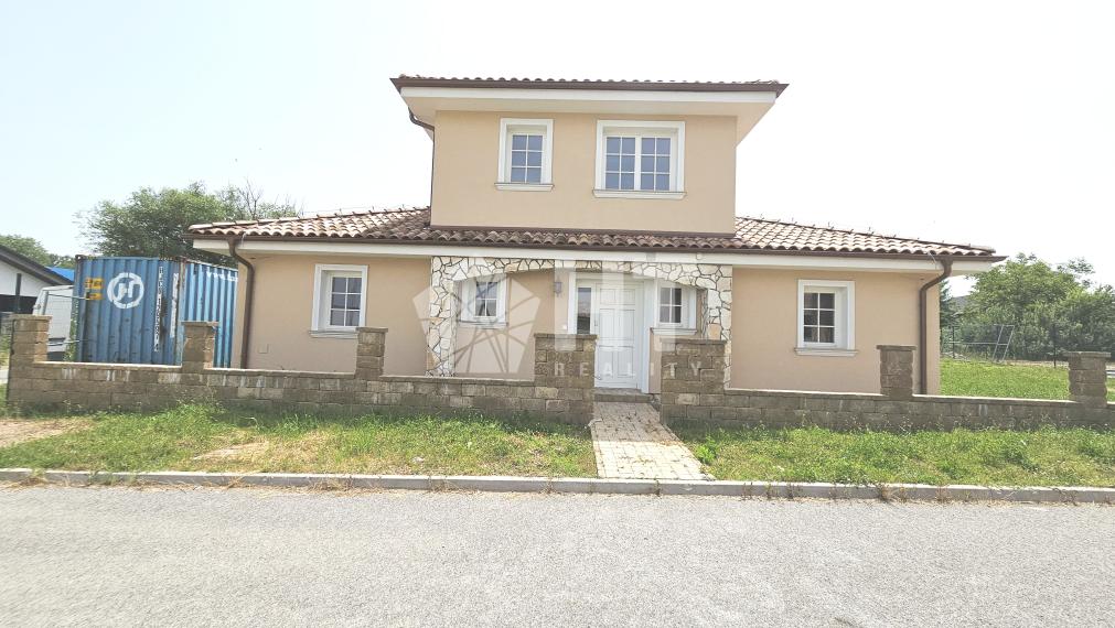 6-izbový rodinný dom s 3 kúpeľňami s ÚP 166 m2, POZEMOK 600 m2, Vinosady, iba 4 km od Pezinka