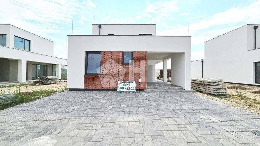 5 izbový 2-podlažný RD s 2 KÚPEĽŇAMI A TEPELNÝM ČERPADLOM, ÚP 143 m2, priestranný pozemok 636 m2