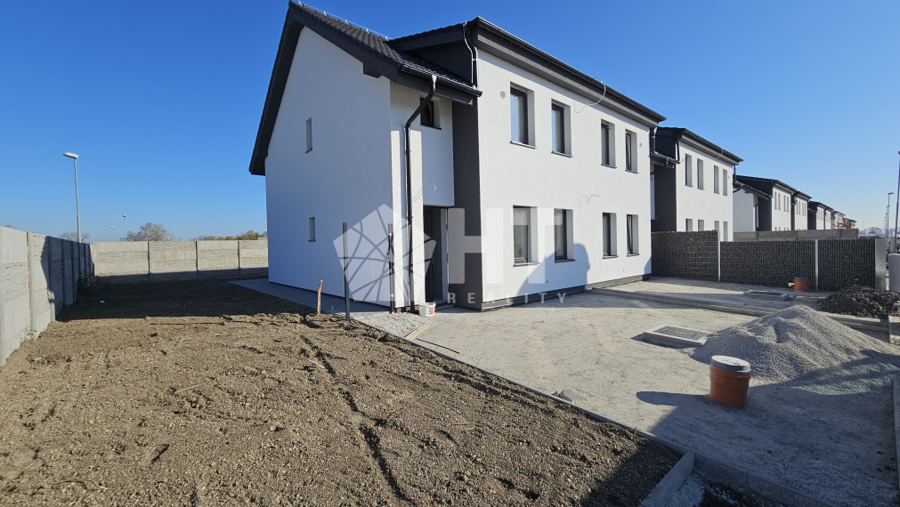 SKOLAUDOVANÝ 4-IZBOVÝ NÍZKOENERGETICKÝ DOM S TEPELNÝM ČERPADLOM, REPÍKOVÁ UL., HVIEZDOSLAVOV