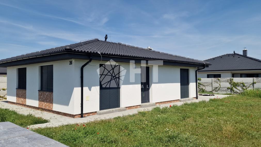 Ponúkame na predaj 4 izbový rodinný dom s ÚP 118m2 , pozemok 500m2, Zohor, TEPELNÉ ČERPADLO