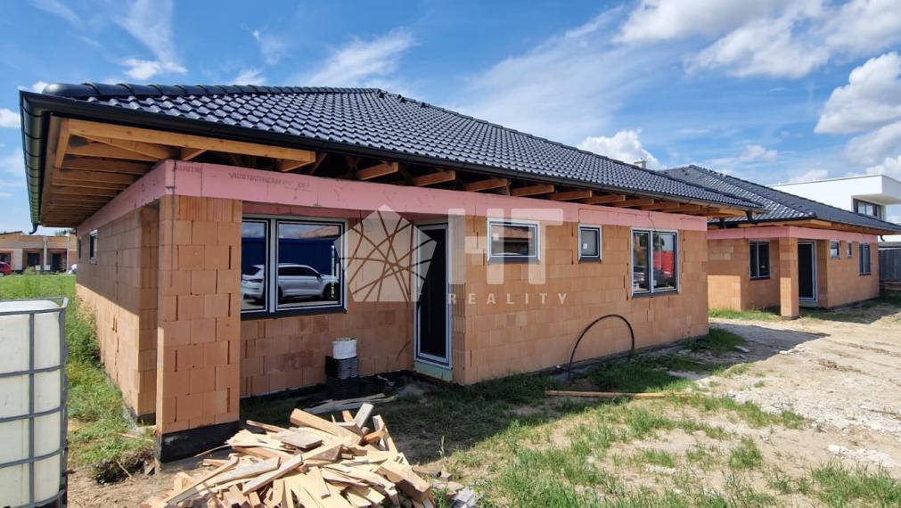 4-IZBOVÝ BUNGALOV, ÚP 134 m2,pozemok 554 m2,CÍFER, ČERPADLO