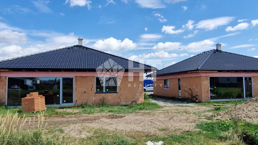4-IZBOVÝ BUNGALOV, ÚP 134 m2,pozemok 554 m2,CÍFER, ČERPADLO