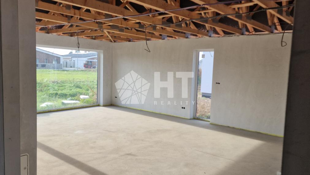 4-IZBOVÝ BUNGALOV, ÚP 134 m2,pozemok 554 m2,CÍFER, ČERPADLO