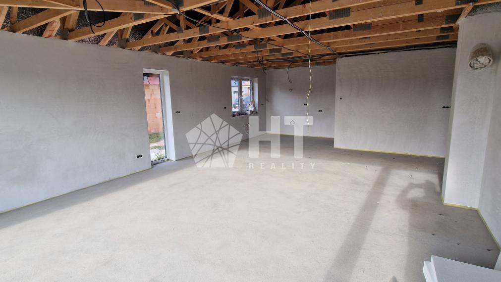 4-IZBOVÝ BUNGALOV, ÚP 134 m2,pozemok 554 m2,CÍFER, ČERPADLO