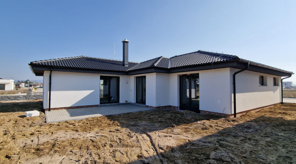 Ponúkame na predaj výnimočný 5 izbový rodinný dom s garážou, Zohor, Smreková ulica - Kolaudujeme