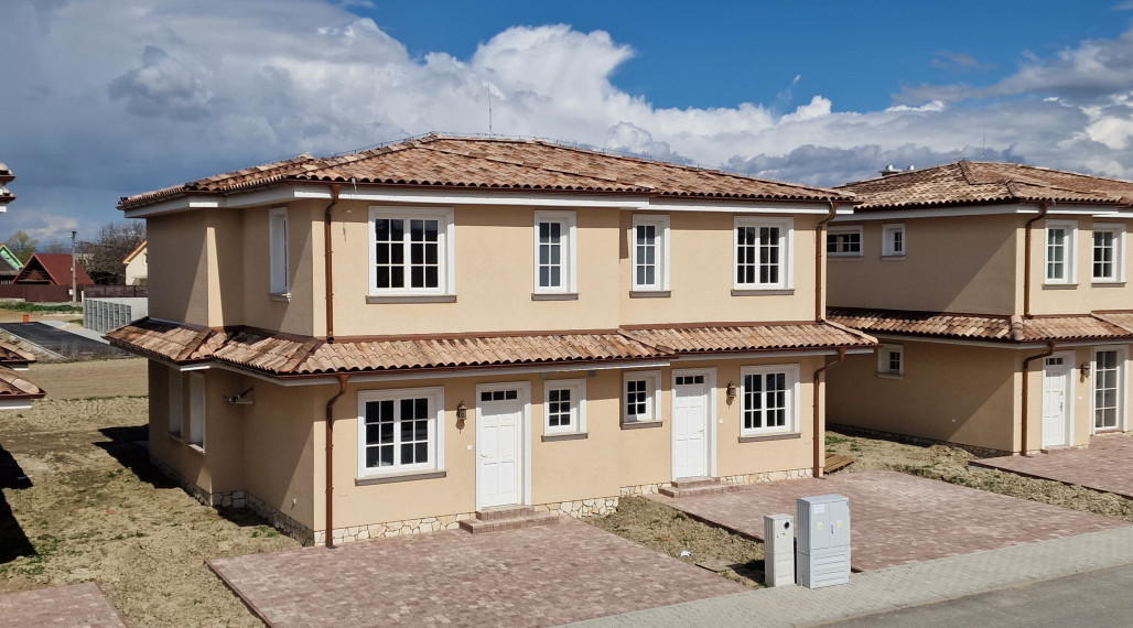 NOVOSTAVBA- TOSKANA VRAKUŇA, DVOJDOMY JUŽANSKÉHO TYPU, BA II. Vrakuňa, Magnóliová