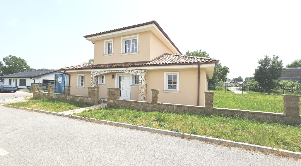 6-izbový rodinný dom s 3 kúpeľňami s ÚP 166 m2, POZEMOK 600 m2, Vinosady, iba 4 km od Pezinka