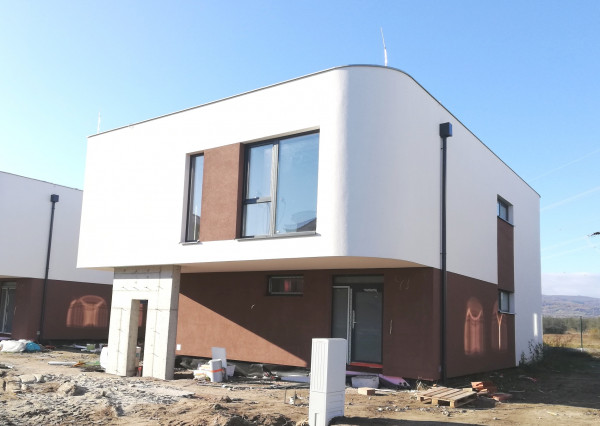 PRIESTRANNÝ 2 izbový byt (58 m2) s lodžiou 10 m2 v NOVOSTAVBE vrátene 1 park. státia v cene, Chor. Grob – Na Pasienku