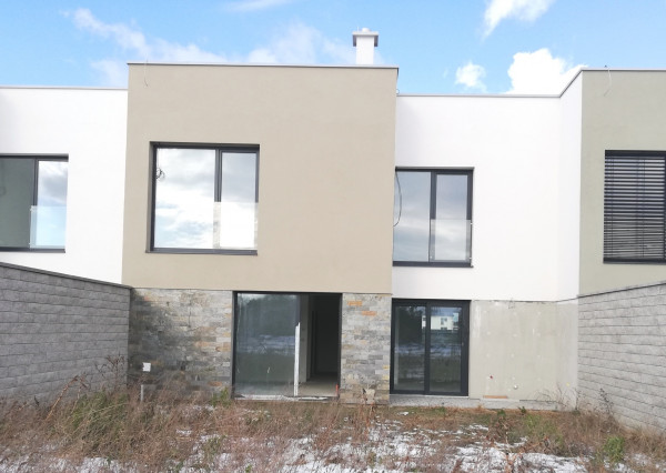 SKOLAUDOVANÝ 4 izbový 2-podlažný RD, ÚP 126 m2 , pozemok 272 m2, BA II- P. Biskupice, Achátová ul.