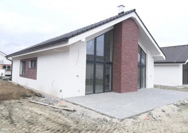 POSLEDNÝ VOĽNÝ: 5 IZBOVÝ TEHLOVÝ BUNGALOV- ÚP 119 m2, ROHOVÝ POZEMOK 643 m2, Chorvátsky Grob- IBA 4 KM OD VAJNOR