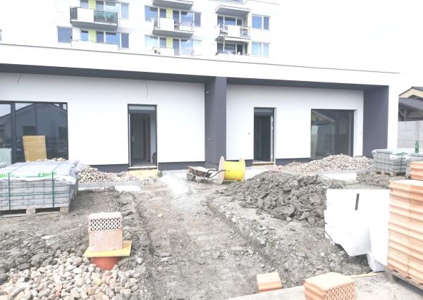 3 izbový byt (74 m²) v RD, pozemok 240 m2, terasa, 3 parkovacie státia, Malý raj