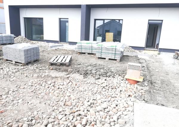 3 izbový byt (71,4 m²) v RD, pozemok 330 m2, terasa, 3 parkovacie státia, Malý raj
