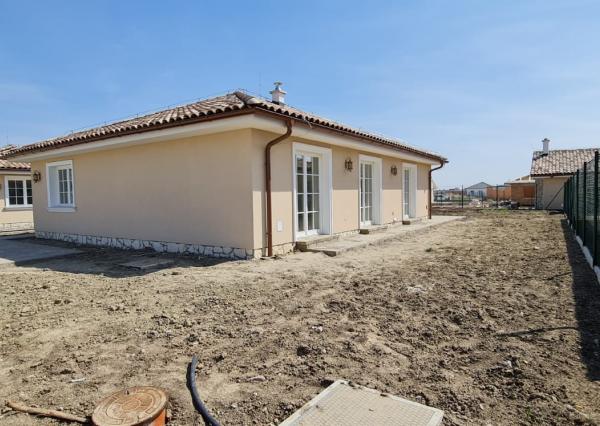 ***Ponúkame na predaj 4-izbový rodinný dom v Toskánskom štýle ,ÚP 112,5m2 pozemok 569m2,