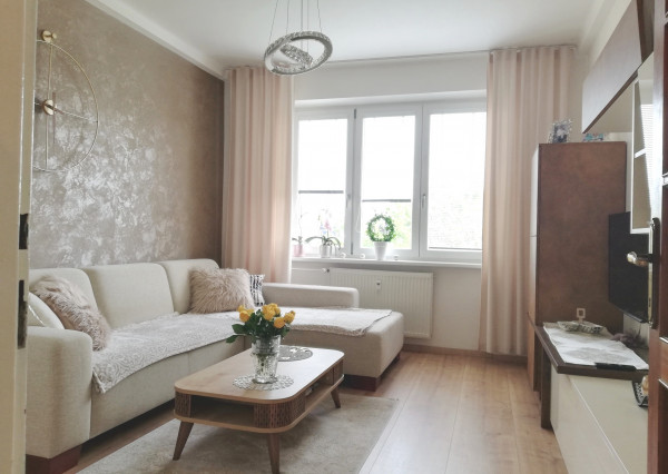2 izbový zrekonštruovaný byt, samostatná kuchyňa (48 m2), Cyprichova, BA Krasňany