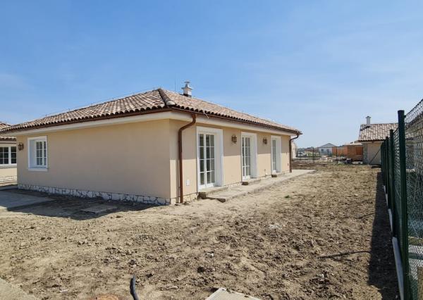 POSLEDNÝ RD v zóne TOSKANA . 4i bungalov s ÚP 112,50m2 postavený na pozemku 569m2 s JZ orientáciou