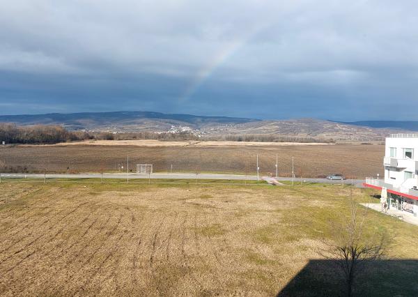 3- izbový byt s výhľadom na Malé Karpaty o výmere 71 m2 + pivnica 2,5 m2 a priestranným balkónom 17,55 m2