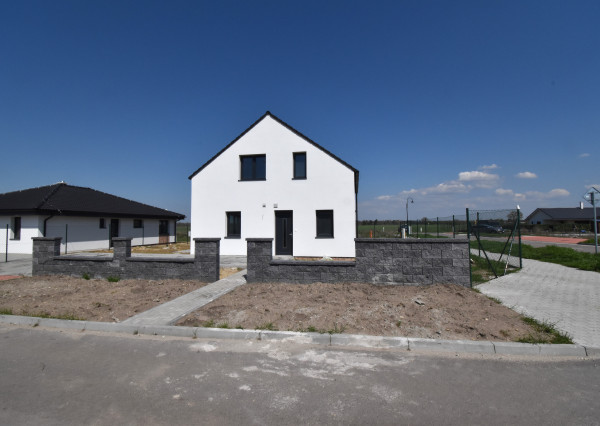 Ponúkame na predaj rozumne riešený 5 izbový dvojpodlažný rodinný dom, Zohor, Lábska - Kolaudujeme