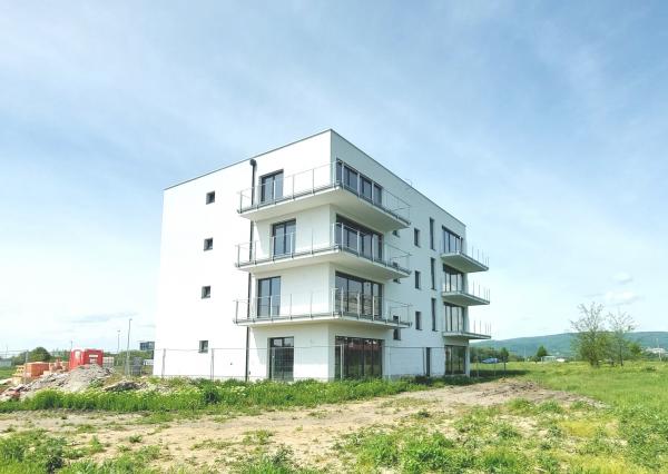 3 IZBOVÝ BYT o výmere 71 m2 S VLASTNOU OPLOTENOU ZÁHRADOU O VÝMERE 177 m2