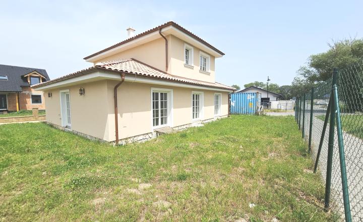 6-izbový rodinný dom s 3 kúpeľňami s ÚP 166 m2, POZEMOK 600 m2, Vinosady - fotografia 1