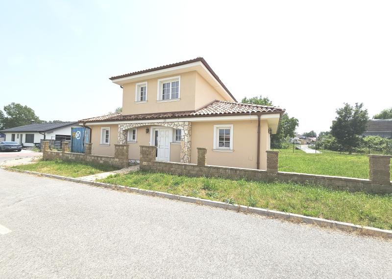 6-izbový rodinný dom s 3 kúpeľňami s ÚP 166 m2, POZEMOK 600 m2, Vinosady